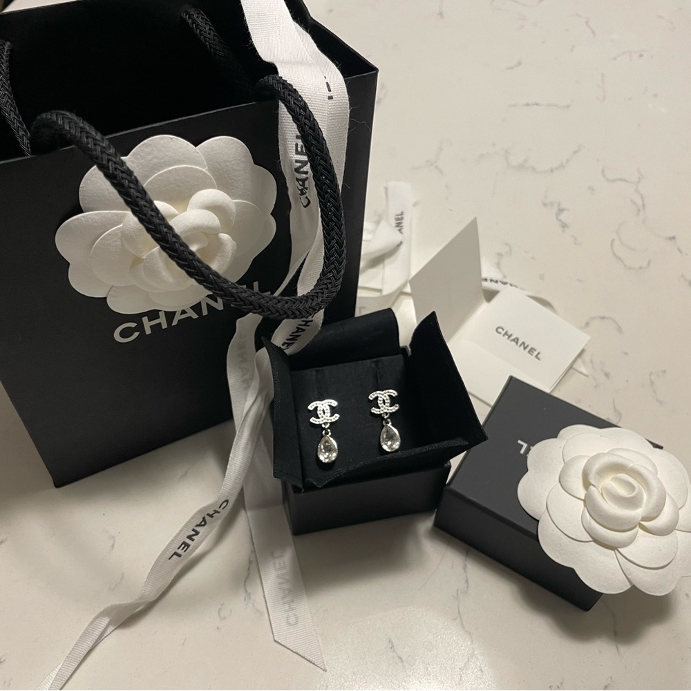 Chanel 21K silver and crystal earring